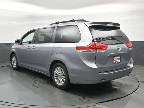 Used 2014 Toyota Sienna XLE FWD image 8