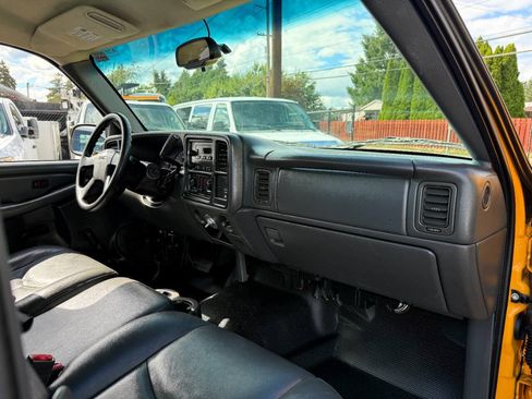 Used 2003 GMC Sierra 2500 W/T RWD image 24