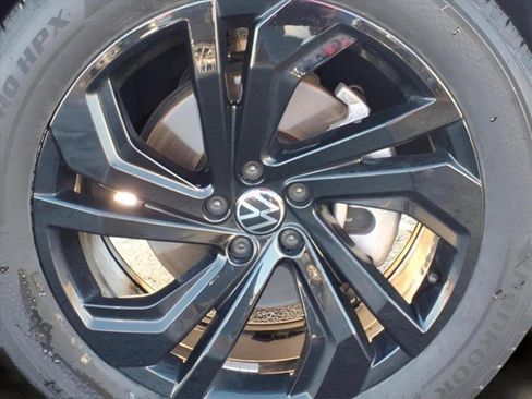 Certified 2023 Volkswagen Atlas SE w/ Black Wheel Package image 4