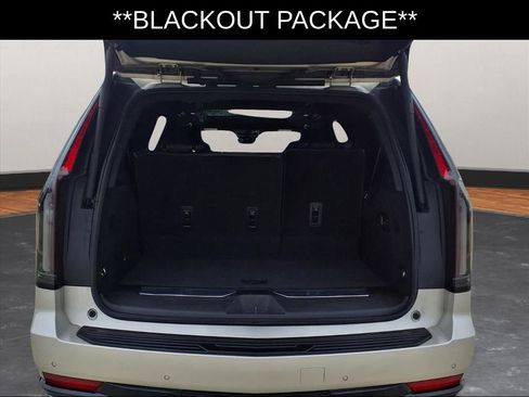 Used 2023 Cadillac Escalade Premium Luxury image 15