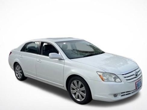 Used 2005 Toyota Avalon XL image 1