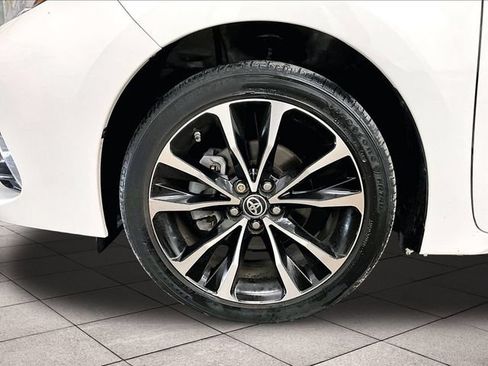 Used 2018 Toyota Corolla SE w/ Body Protection Package FWD image 8