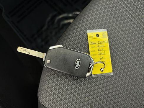 Certified 2021 Kia Soul LX FWD image 31