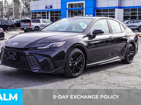 Used 2025 Toyota Camry SE image 5