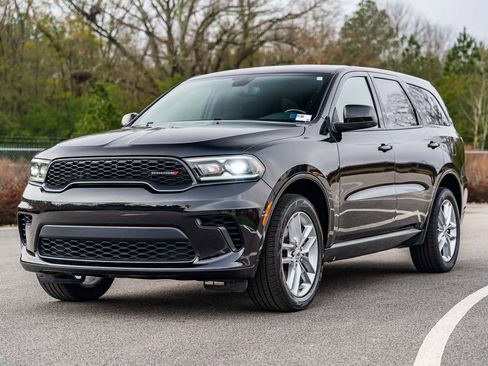 Used 2023 Dodge Durango GT image 3