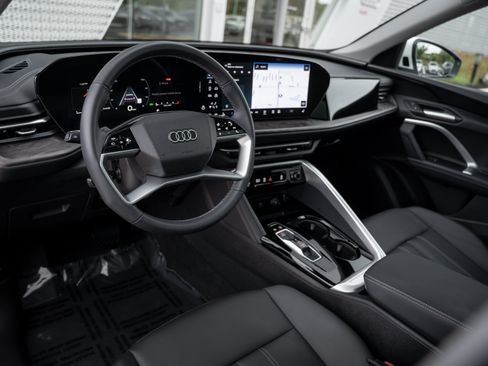 Certified 2025 Audi Q5 Premium w/ Convenience Package AWD/4WD image 6
