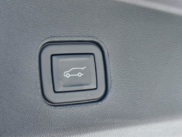 Used 2025 Cadillac Lyriq Luxury AWD/4WD image 13