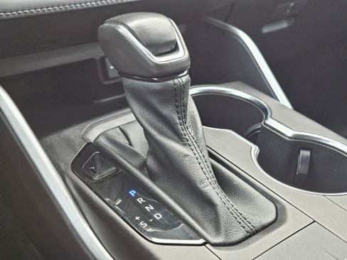 Used 2021 Toyota Highlander LE image 11