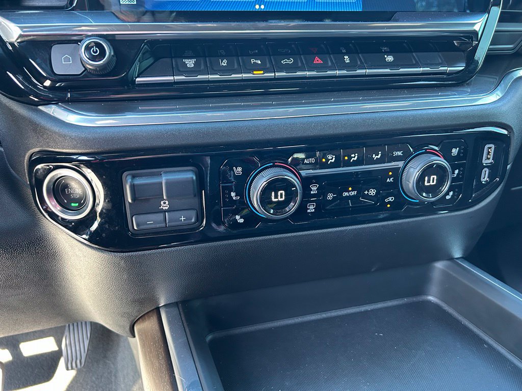 Used 2025 Chevrolet Silverado 3500 High Country w/ Technology Package AWD/4WD image 23