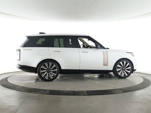 Used 2024 Land Rover Range Rover SV AWD/4WD image 6