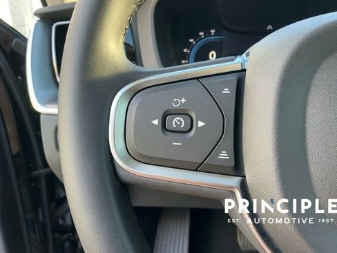 Certified 2025 Volvo XC60 B5 Core image 20