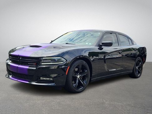 Certified 2016 Dodge Charger R/T RWD image 3