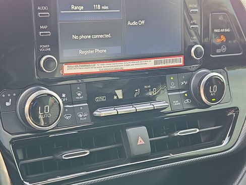 Used 2022 Toyota Highlander XSE AWD/4WD image 25