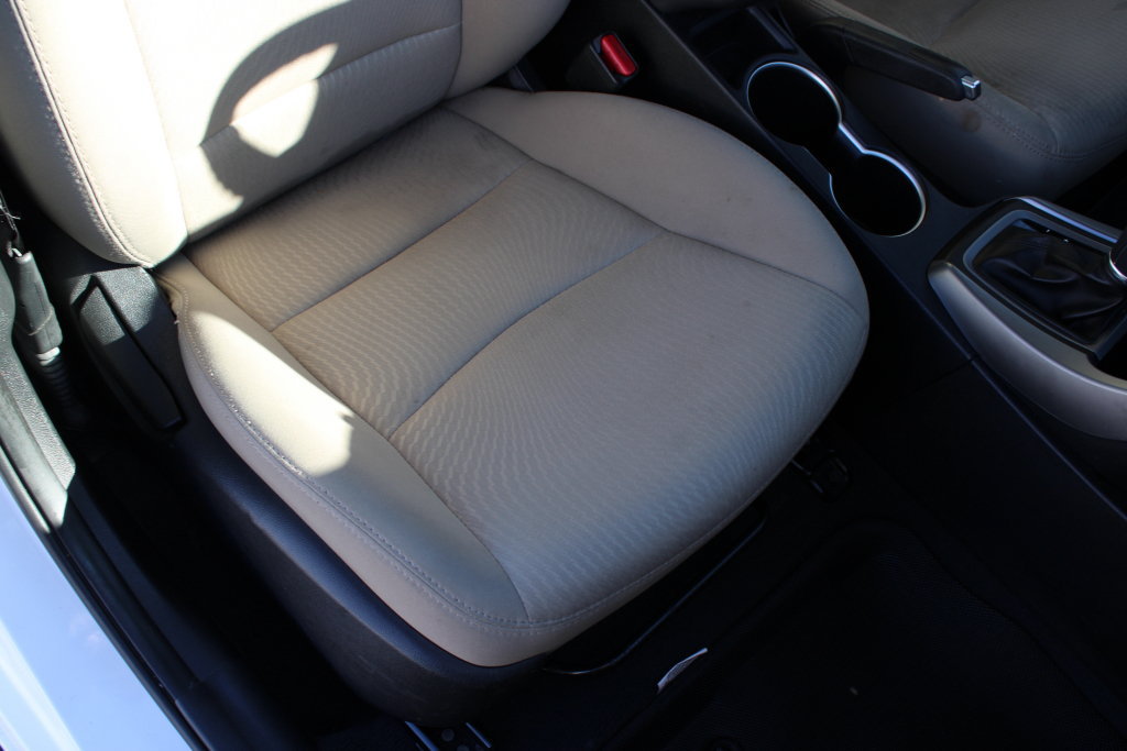 Used 2015 Hyundai Elantra SE FWD image 12