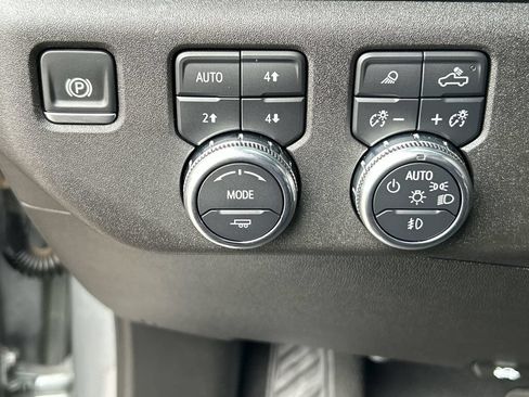 Used 2025 GMC Sierra 2500 SLT AWD/4WD image 18