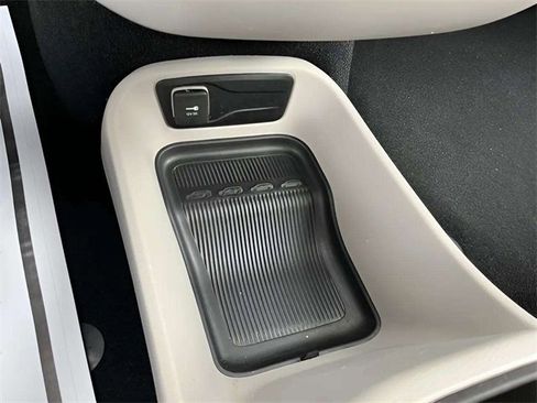 Used 2024 Chrysler Pacifica Touring-L image 21