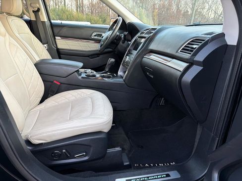 Used 2018 Ford Explorer Platinum image 22