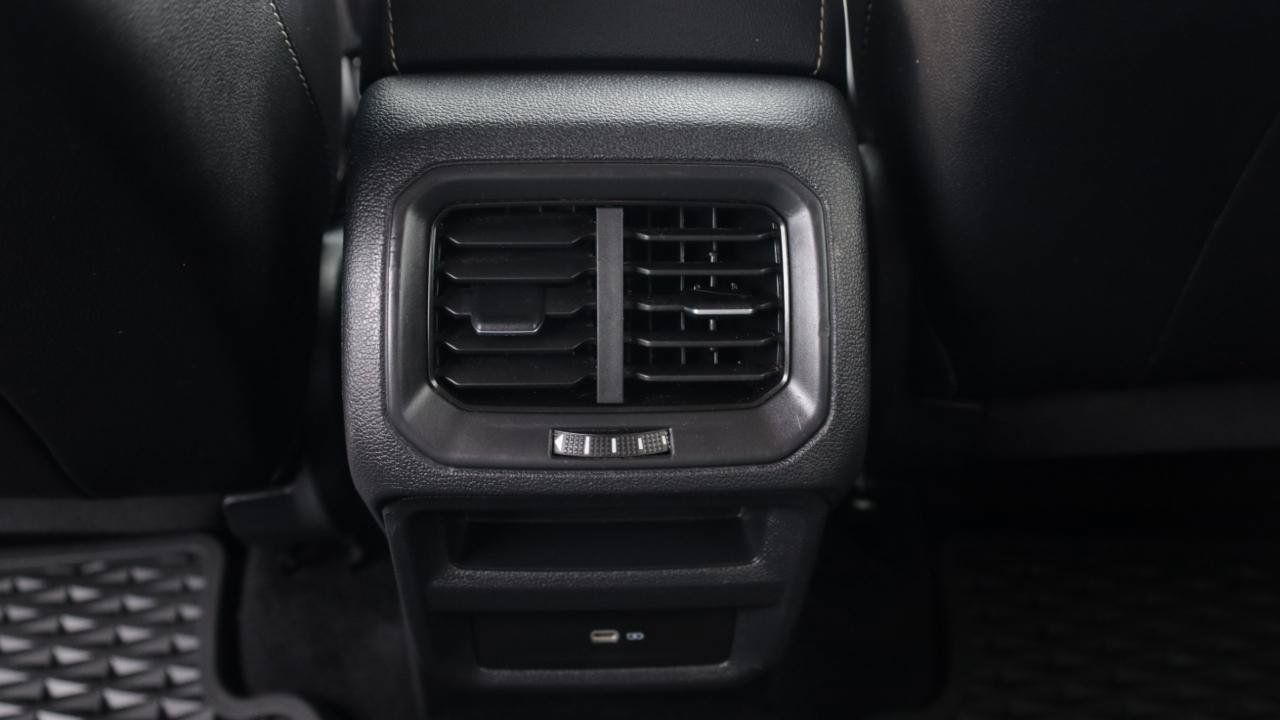 Used 2022 Volkswagen Taos SE FWD image 15