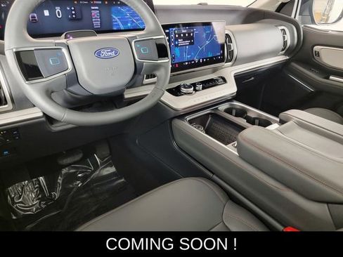 Used 2025 Ford Expedition Active image 31