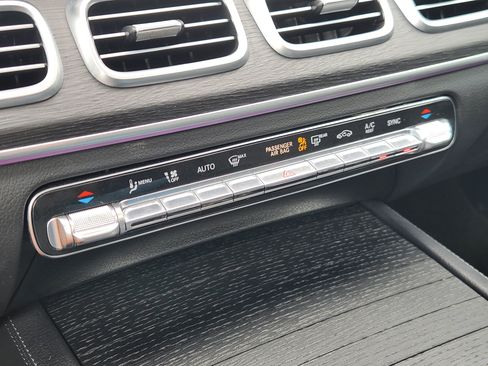Used 2024 Mercedes-Benz GLS 450 4MATIC w/ AMG Line Exterior image 19