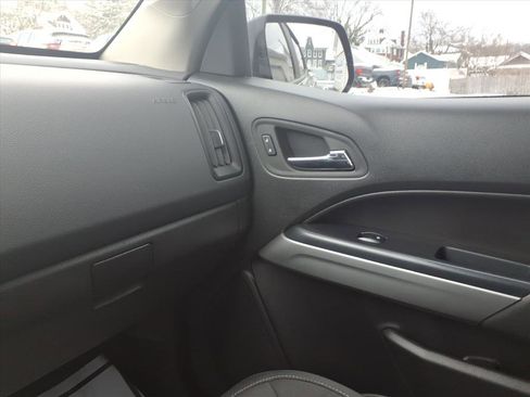 Used 2022 Chevrolet Colorado LT w/ LT Convenience Package image 31