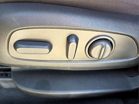 Certified 2023 GMC Acadia SLE w/ Driver Convenience Package image 18