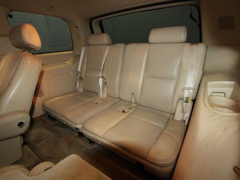 Used 2007 Cadillac Escalade AWD w/ Climate Package image 23