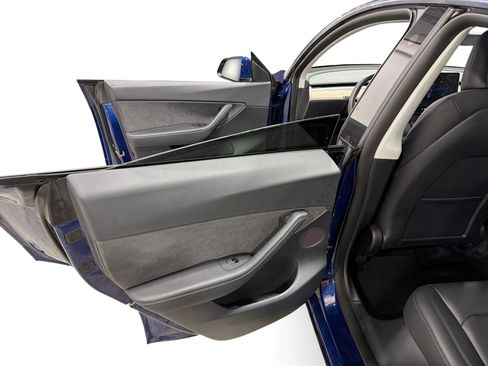 Certified 2022 Tesla Model Y Long Range AWD/4WD image 10