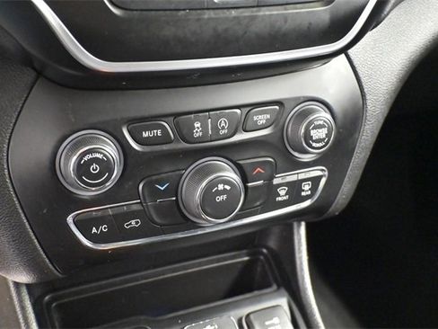 Used 2020 Jeep Cherokee Latitude image 22