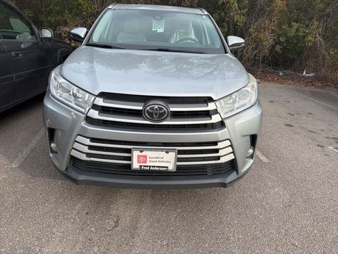 Used 2018 Toyota Highlander XLE image 1
