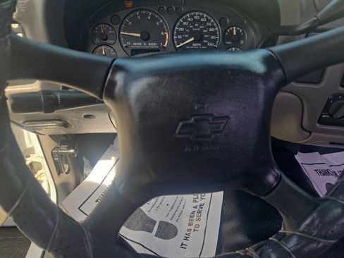 Used 2001 Chevrolet S10 Pickup 2WD Extended Cab image 10