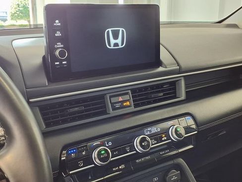 Used 2024 Honda Pilot Elite image 11