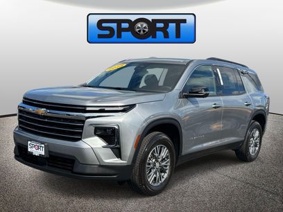 Used 2025 Chevrolet Traverse LT w/ Driver Confidence Package