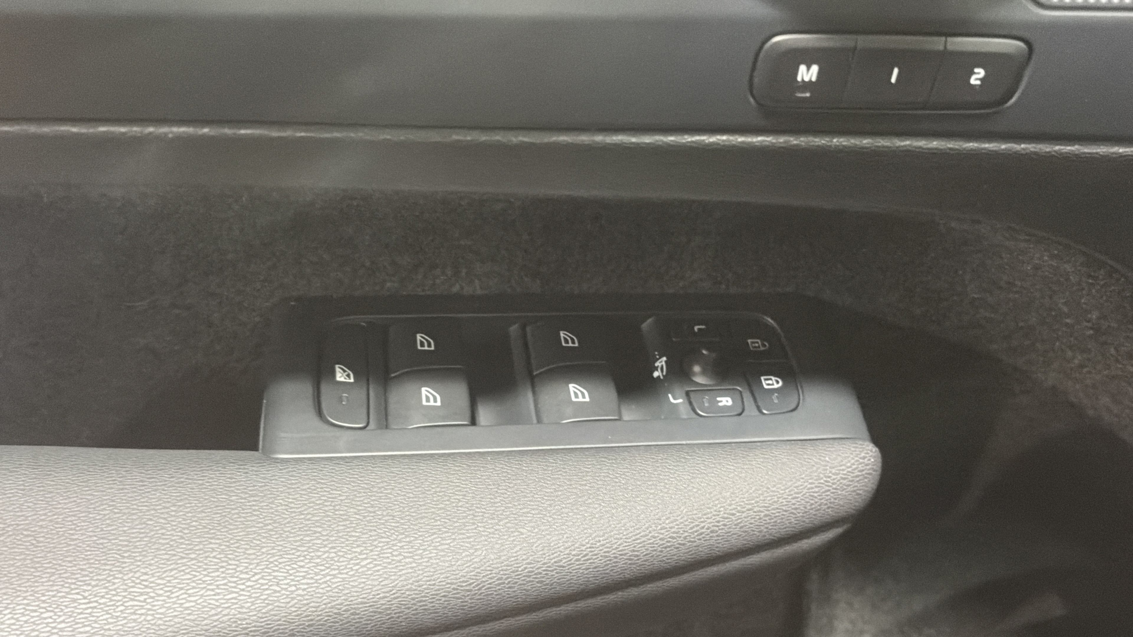 Used 2024 Volvo XC40 B5 Plus AWD/4WD image 20