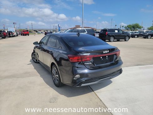 Used 2023 Kia Forte LXS w/ LXS Technology Package image 5