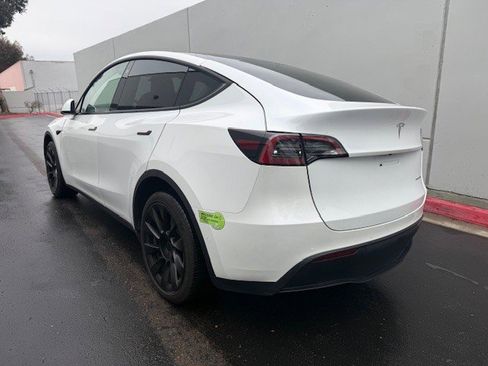 Used 2022 Tesla Model Y Long Range image 4