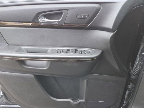 Used 2013 GMC Acadia Denali image 33