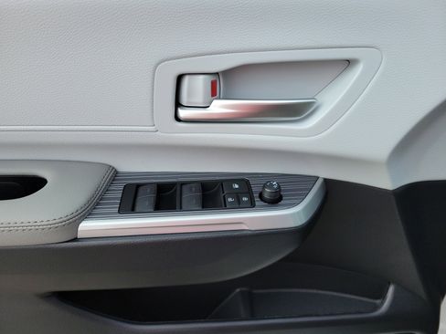 New 2026 Toyota Sienna XLE image 17