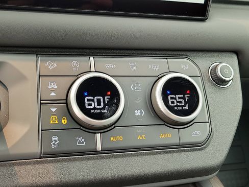 New 2023 Land Rover Defender 110 X image 9