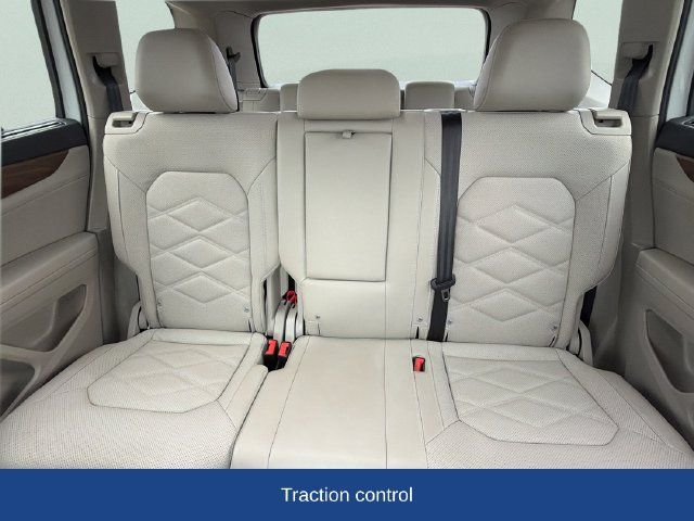Used 2025 Volkswagen Atlas SE AWD/4WD image 18