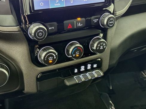 New 2026 RAM 1500 Express AWD/4WD image 15