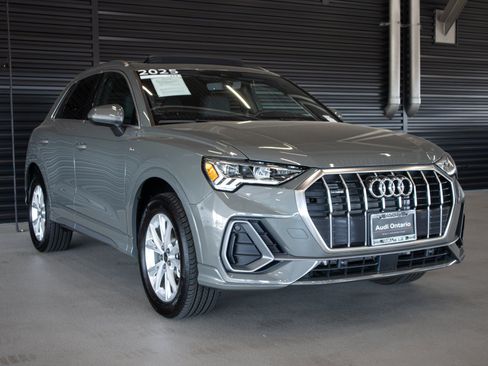 Certified 2025 Audi Q3 2.0T Premium w/ Convenience Package AWD/4WD image 14