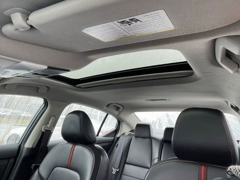 Used 2023 Nissan Sentra SR w/ SR Premium Package FWD image 24