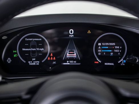 Used 2024 Porsche Cayenne Coupe image 34