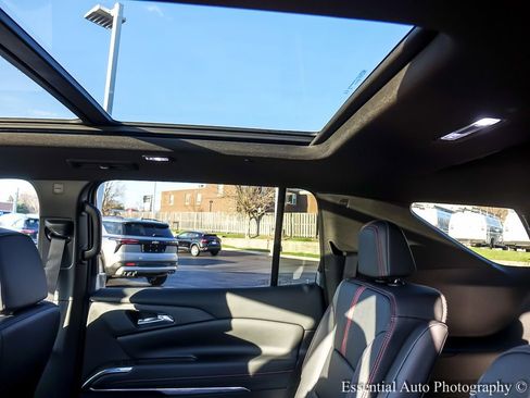 New 2026 Chevrolet Traverse RS image 12