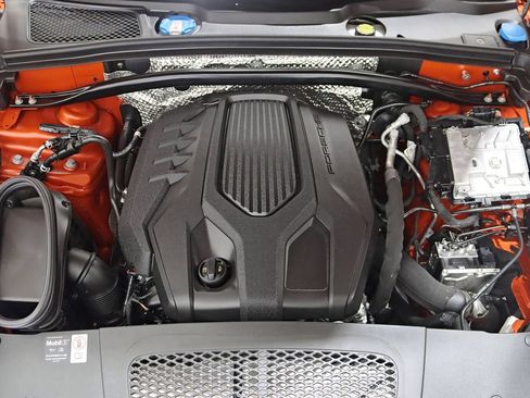 Used 2025 Porsche Macan AWD/4WD image 38