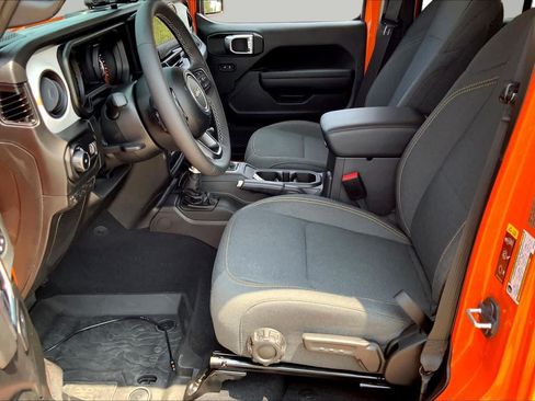 Used 2025 Jeep Wrangler Unlimited Sport AWD/4WD image 8