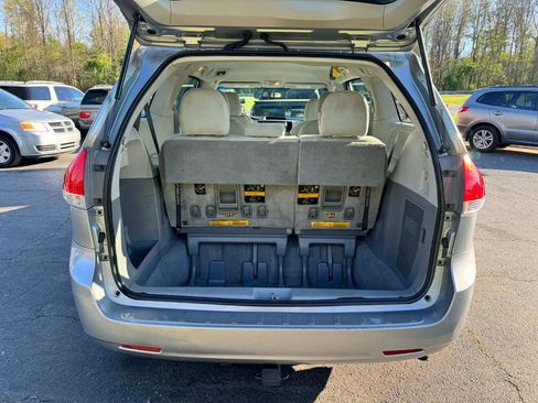Used 2011 Toyota Sienna image 21