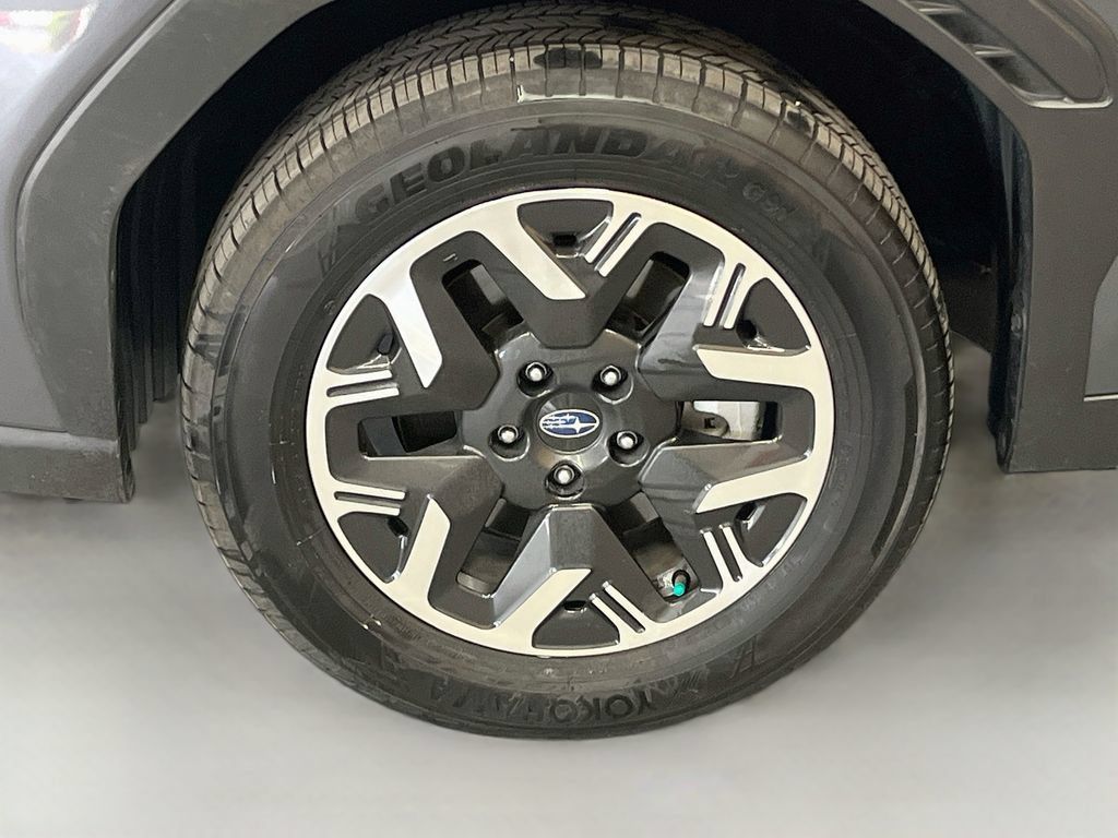 Used 2025 Subaru Forester Premium AWD/4WD image 30
