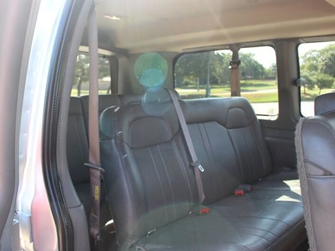 Used 2019 Chevrolet Express 2500 LS w/ Driver Convenience Package RWD image 17